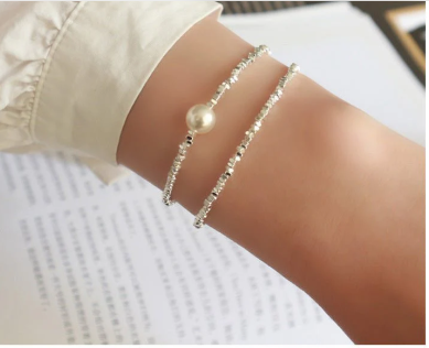 A Subtly Luxurious Niche-designed Bracelet