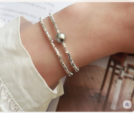 A Subtly Luxurious Niche-designed Bracelet