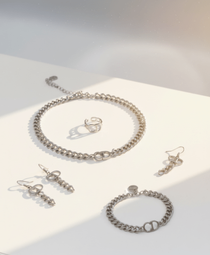 Silver Chain Emblem Jewelry Set